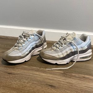 Size 5Y Pure Platinum Gunsmoke Air Max 95